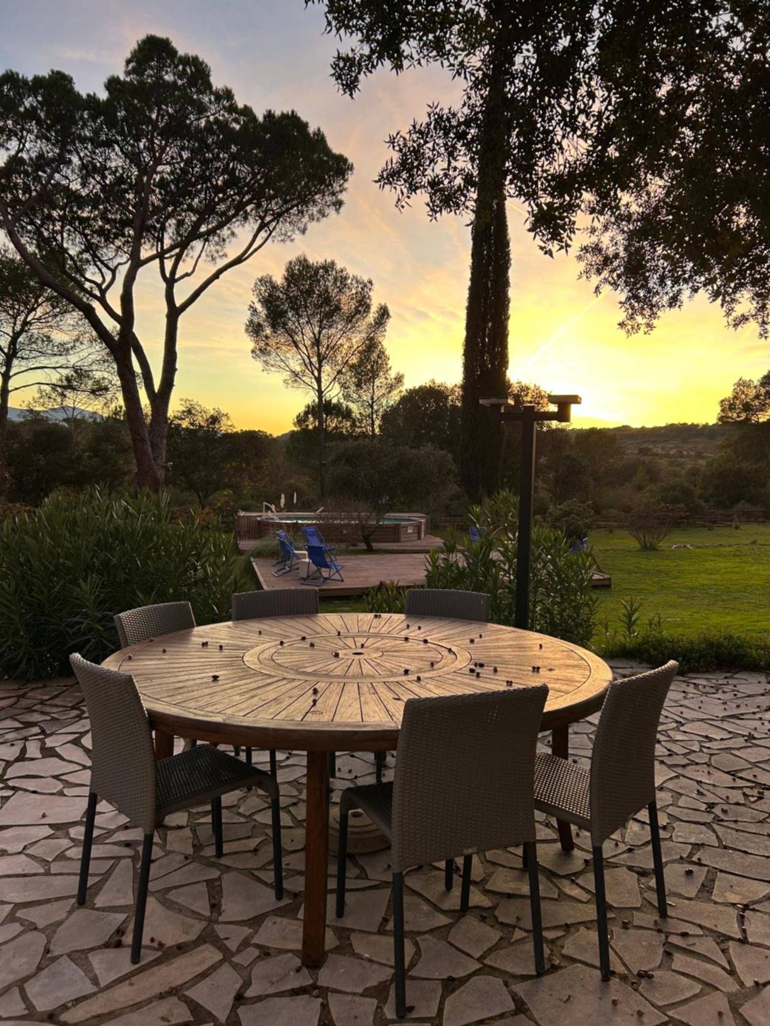 Residence Gabrielle Le Cannet Des Maures Exterior photo