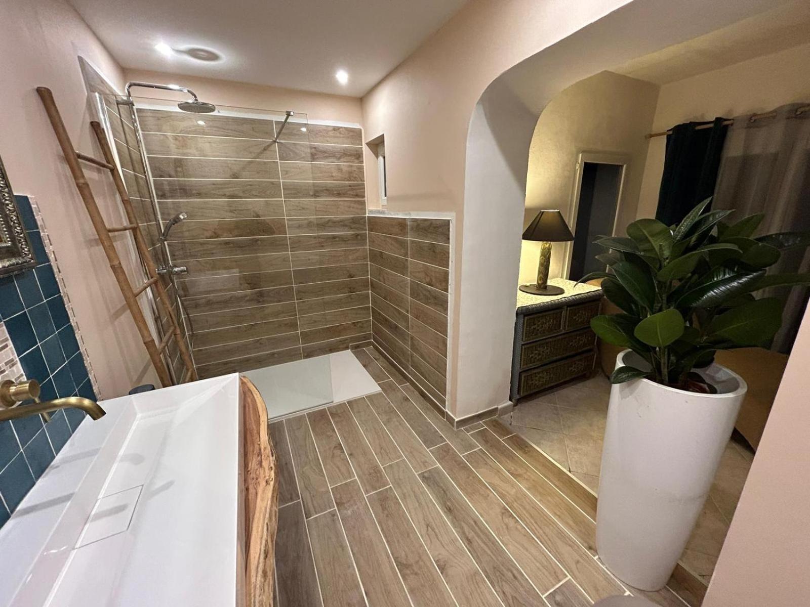 Residence Gabrielle Le Cannet Des Maures Exterior photo